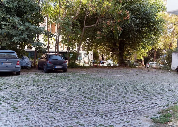 Eclectic Lyxyry 2 {Free Parking}